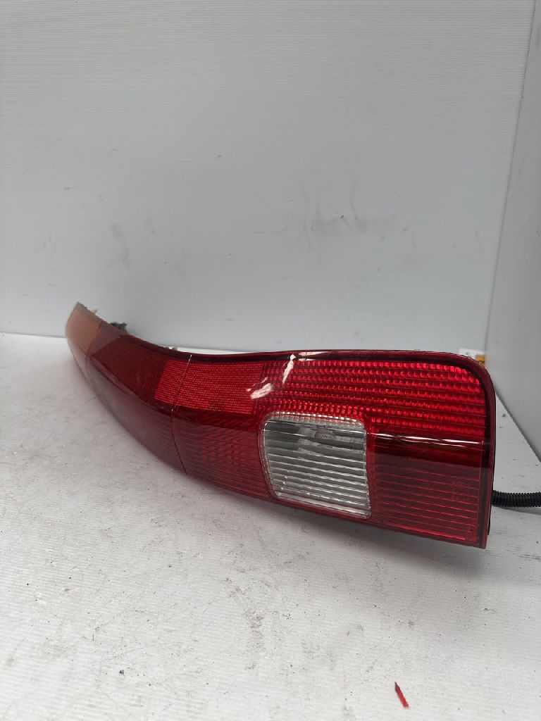 RH tail light photo 2