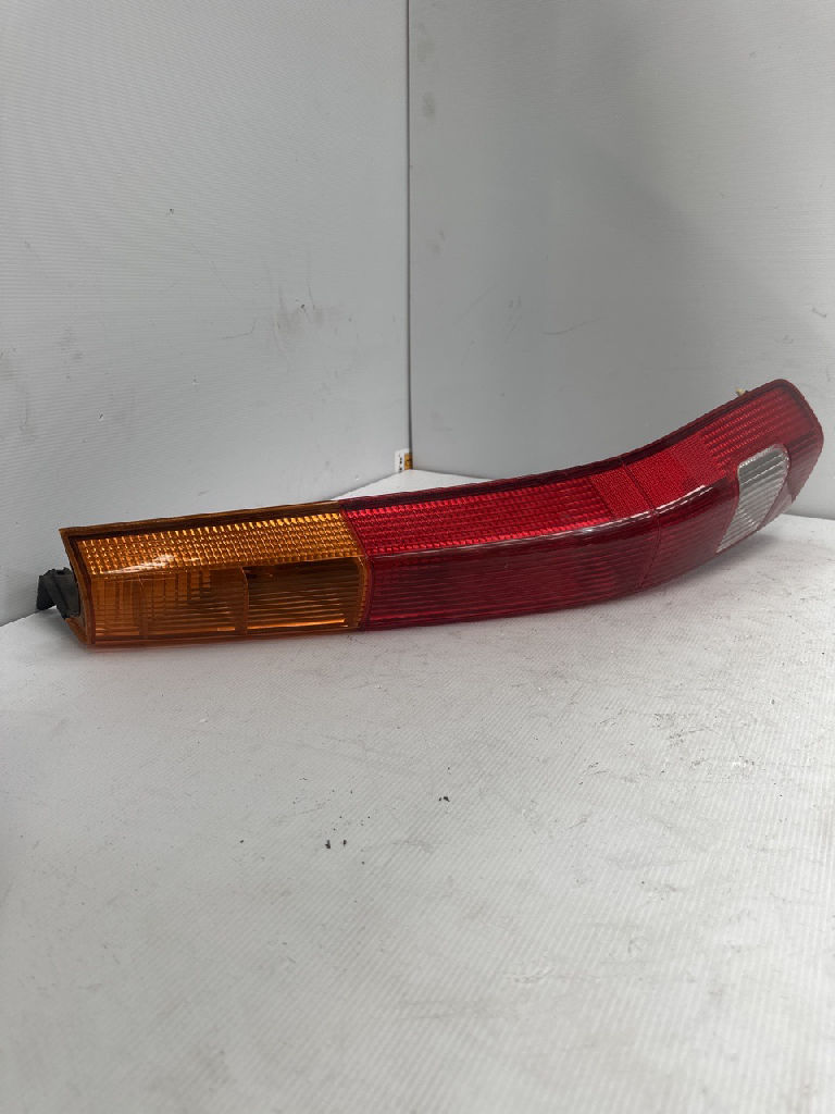 RH tail light photo 3