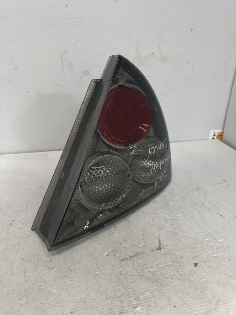 Lh Tail Light photo 2