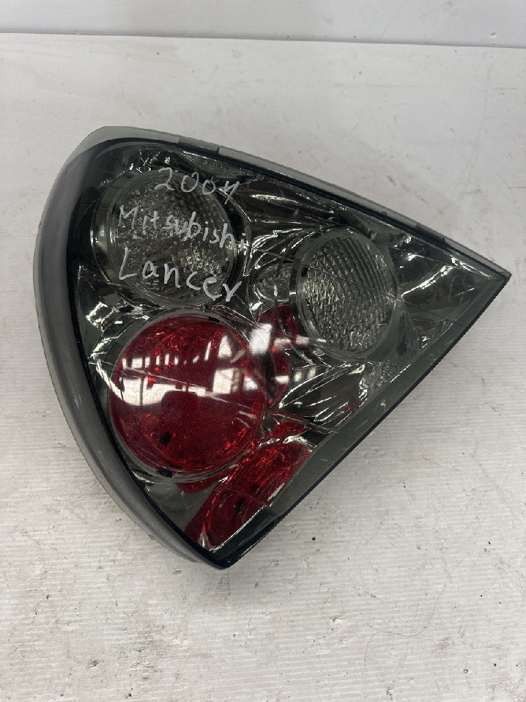Lh Tail Light photo 3