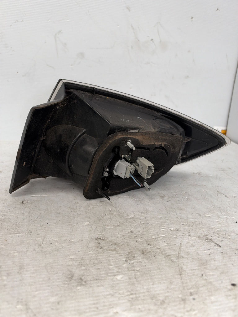 LH TAIL LIGHT photo 3