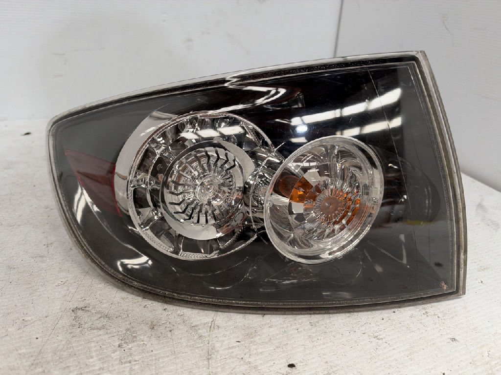 LH TAIL LIGHT photo 4