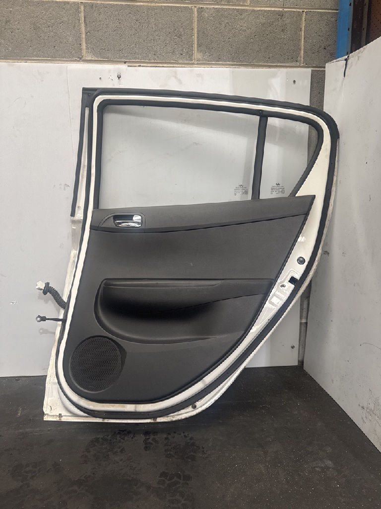 Rh Rear Door photo 4