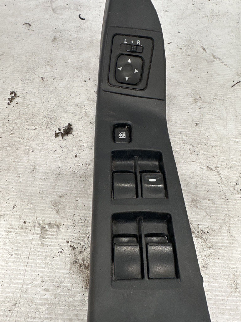 Master Window Switch photo 4