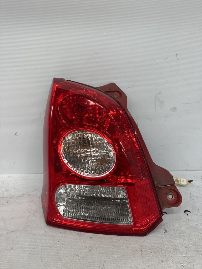 LH TAIL LIGHT photo 4