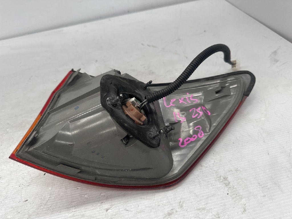 Lh Tail Light photo 3