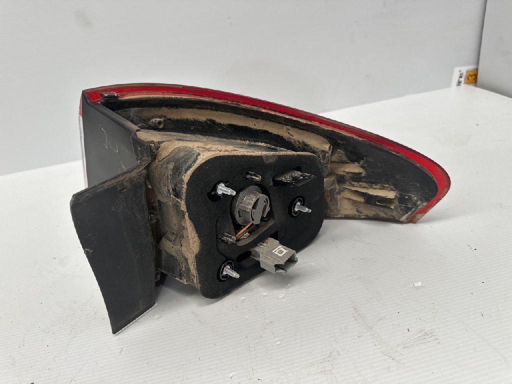 Lh Tail Light photo 2