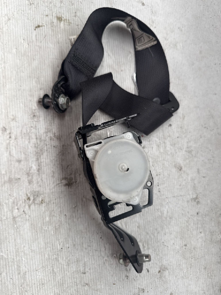 Rh Front Seat Belt photo 2