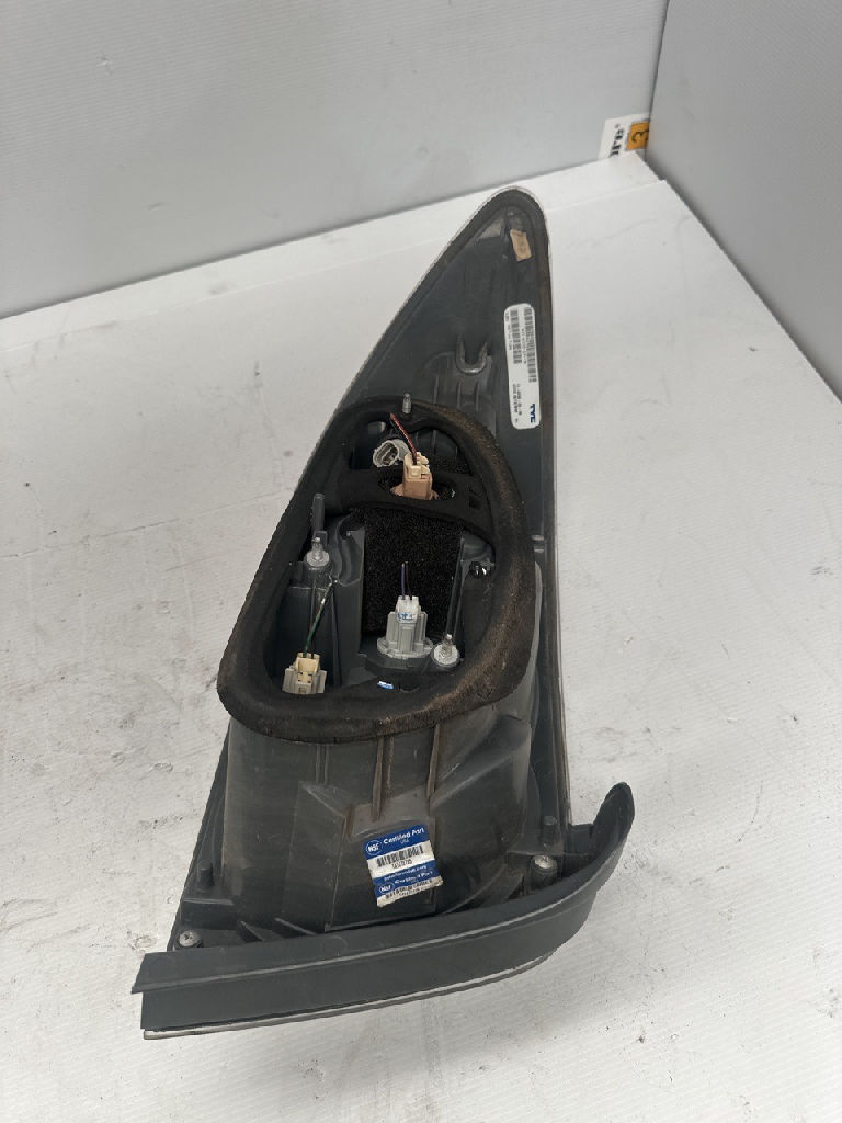Rh Tail Light photo 3
