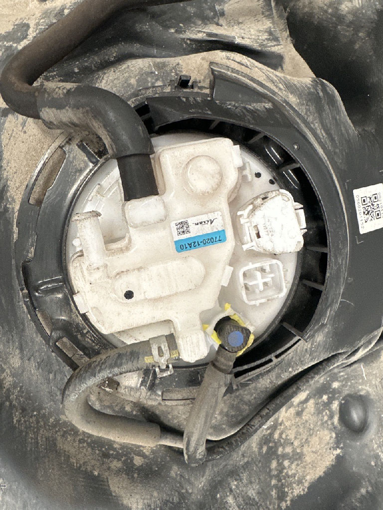 Fuel Tank With Fuel Filter photo 2