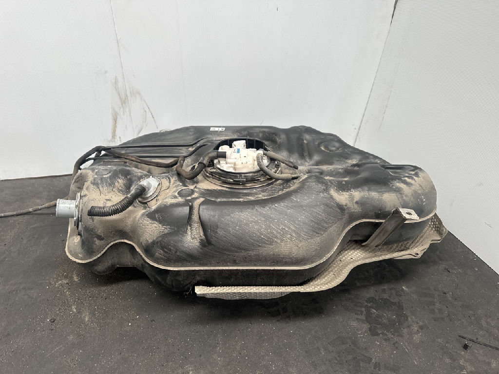 Fuel Tank With Fuel Filter photo 3