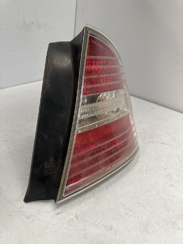 RH tail light photo 2