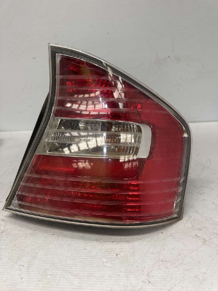 RH tail light photo 3