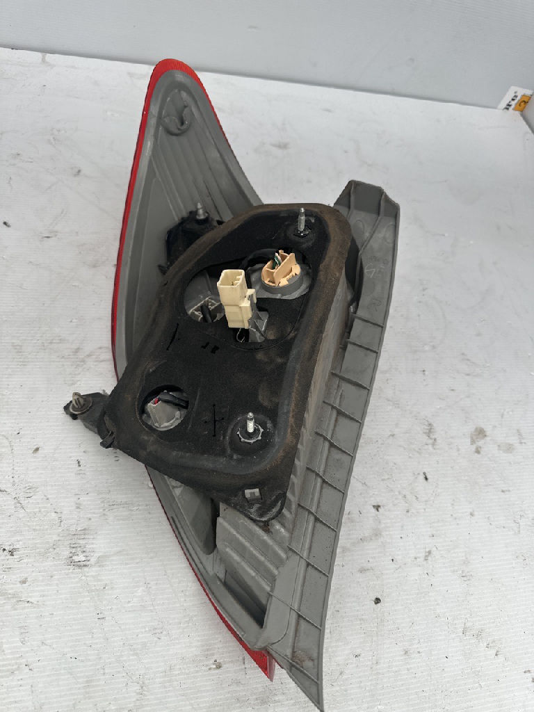 RH tail light photo 2