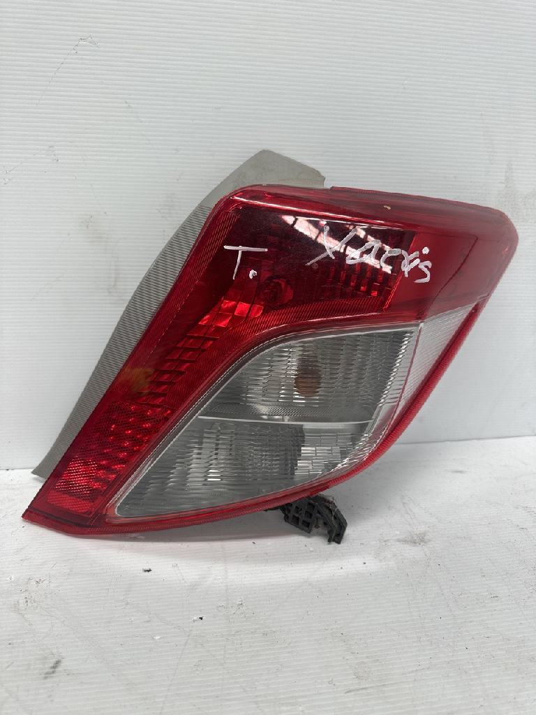 RH tail light photo 3