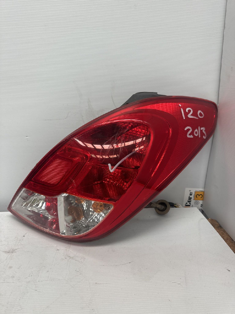 RH tail light photo 2