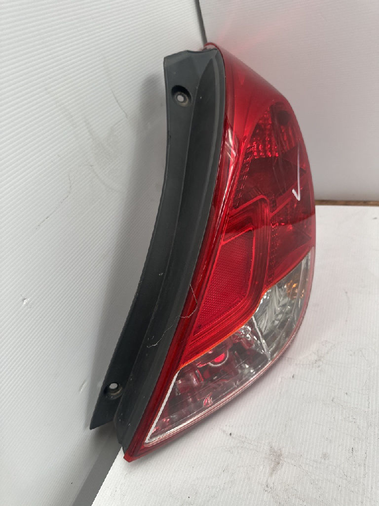RH tail light photo 3