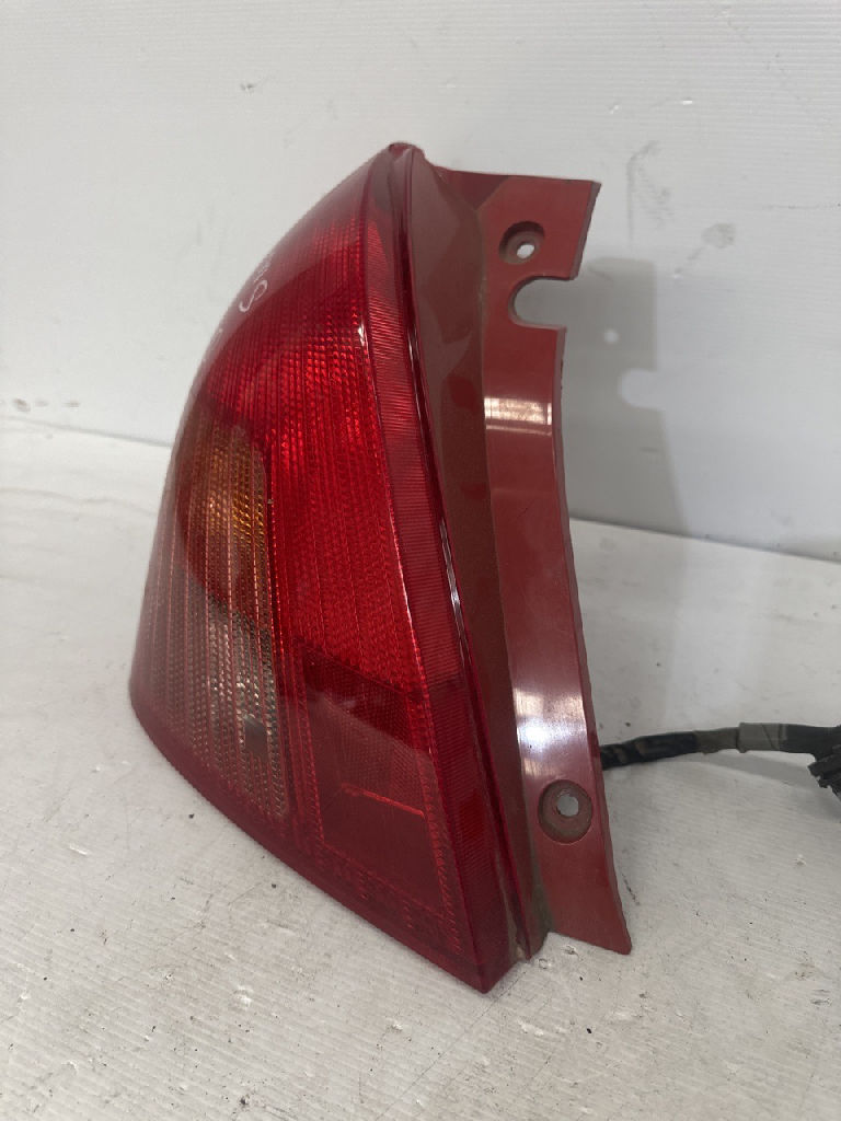 Lh Tail Light photo 2