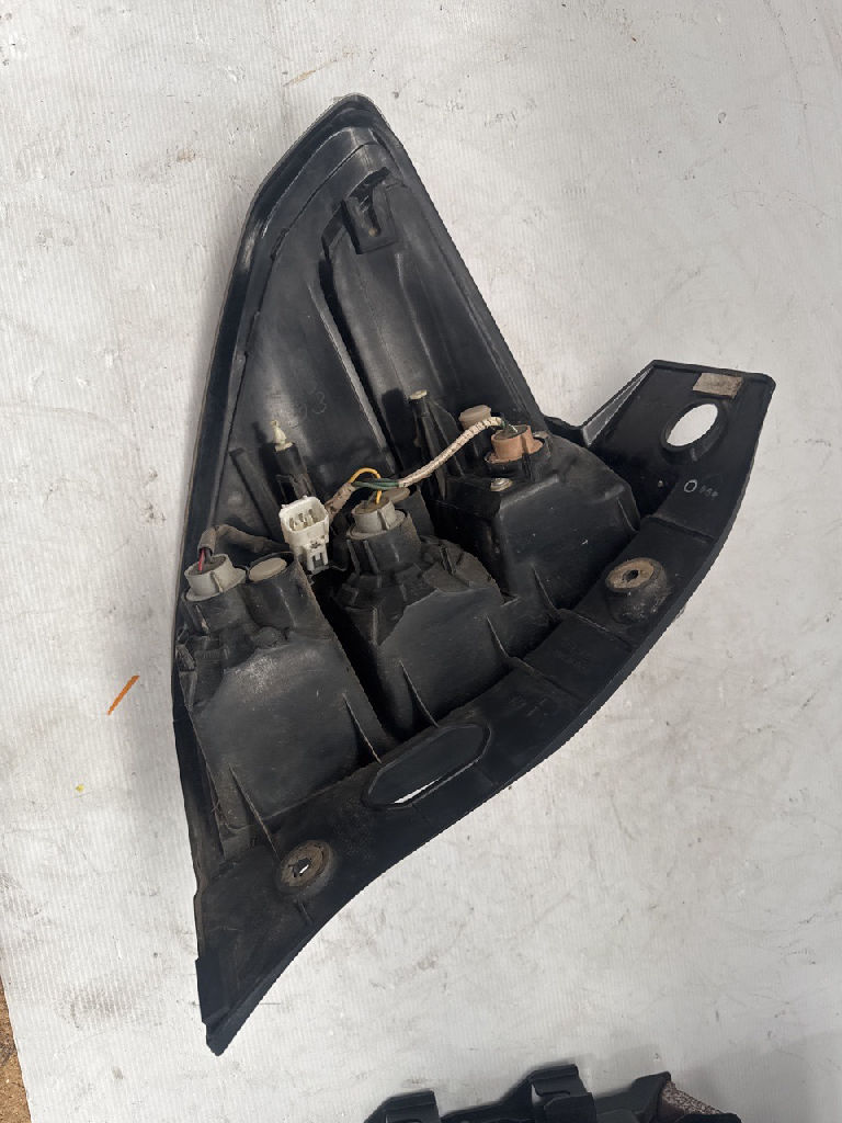 RH tail light photo 3