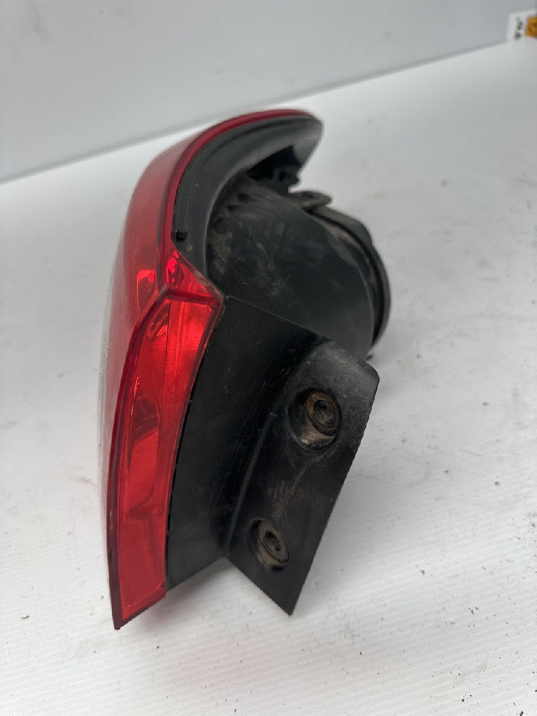 Lh Tail Light photo 2