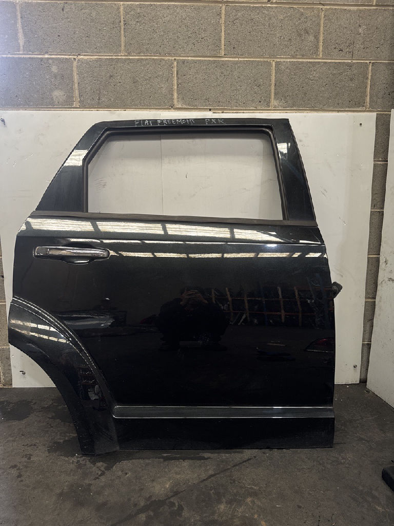Rh Rear Door photo 2