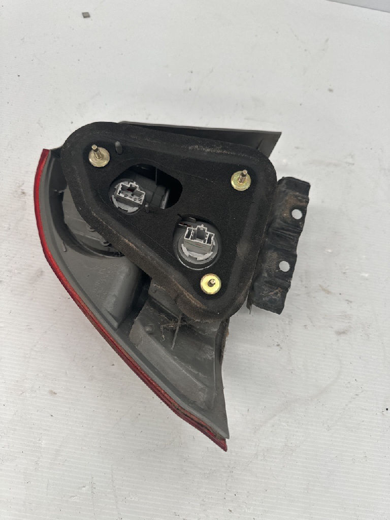 Rh Tail Light photo 2