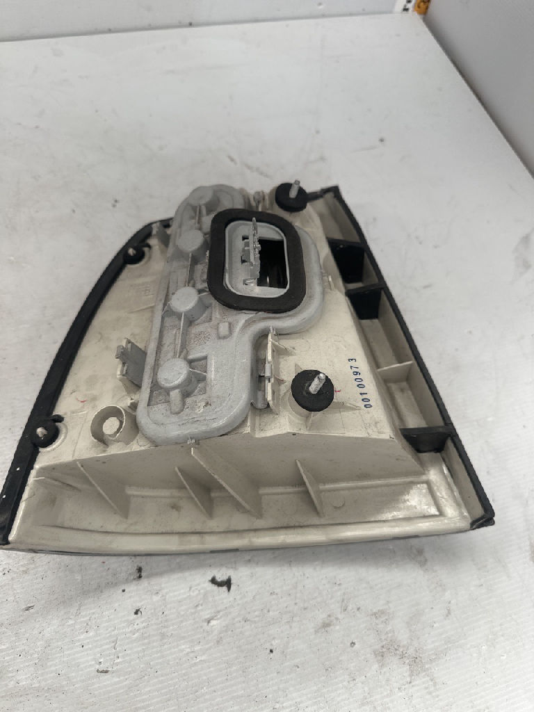 RH tail light photo 2
