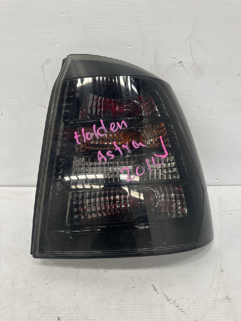 RH tail light photo 3