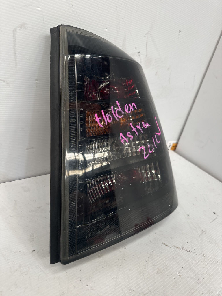 RH tail light photo 4