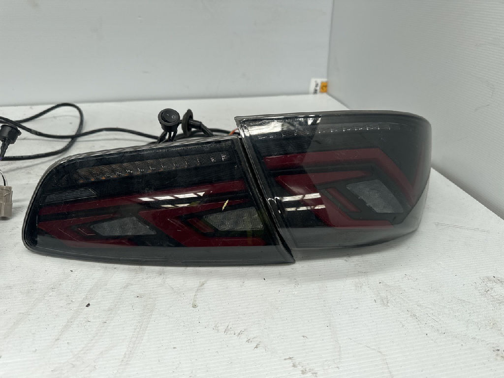 Tail Light Set photo 2