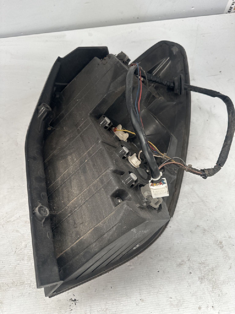 Lh Tail Light photo 3