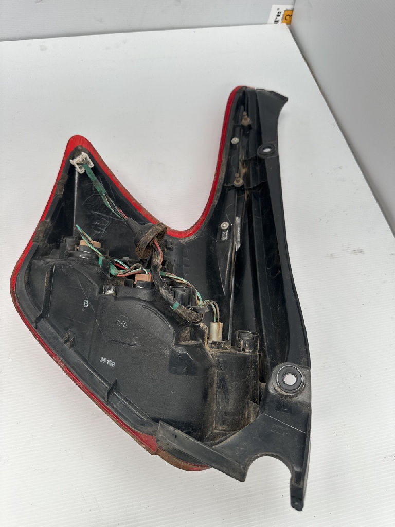 RH tail light photo 2