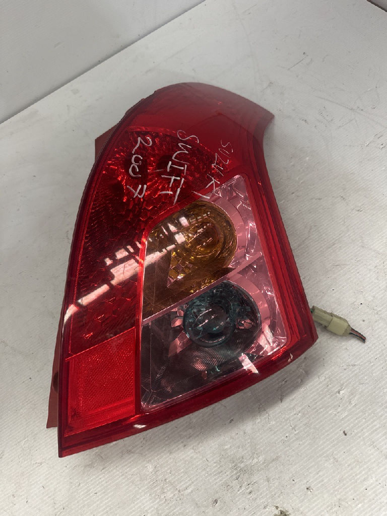 RH tail light photo 3