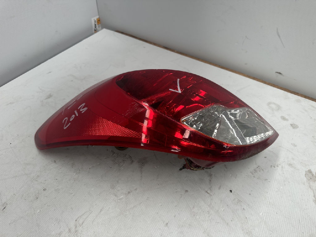 Lh Tail Light photo 2