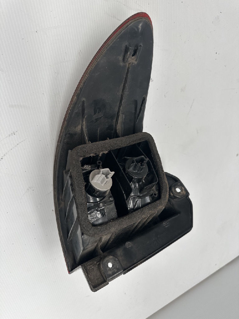 Rh Tail Light photo 3