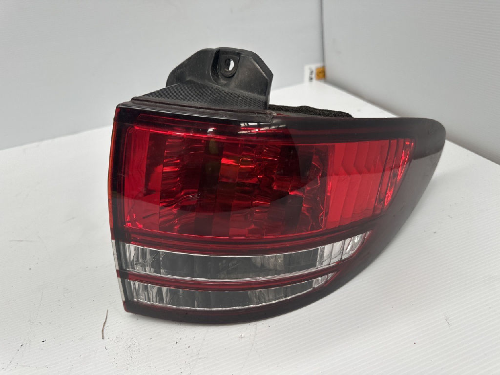 Rh Tail Light photo 4