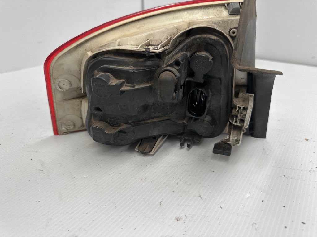 Rh Tail Light photo 3