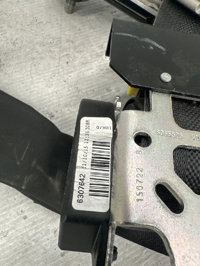 Rh Front Seat Belt photo 2