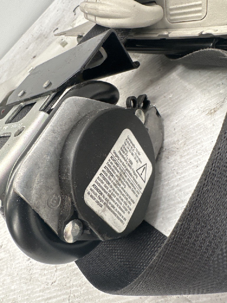 Rh Front Seat Belt photo 3
