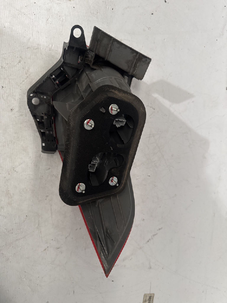 Lh Tail Light photo 2