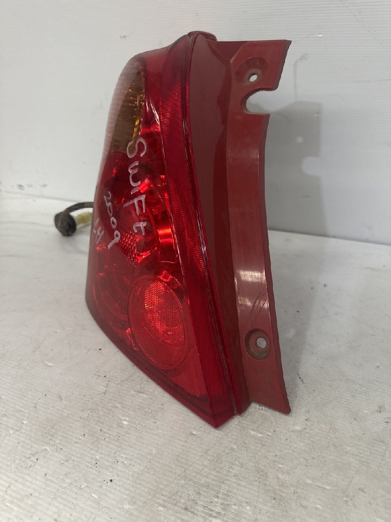 Lh Tail Light photo 3