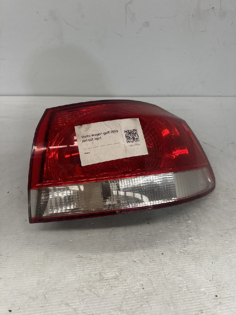 RH tail light photo 2