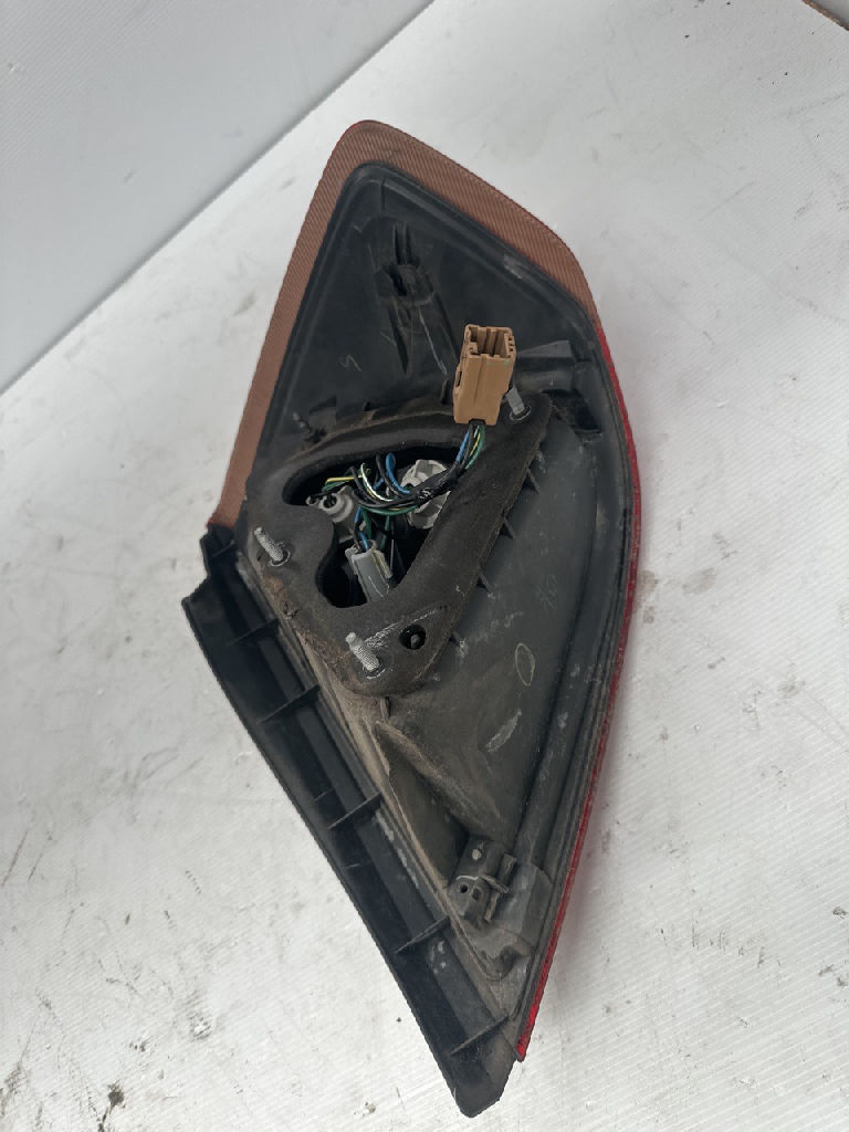 Lh Tail Light photo 4