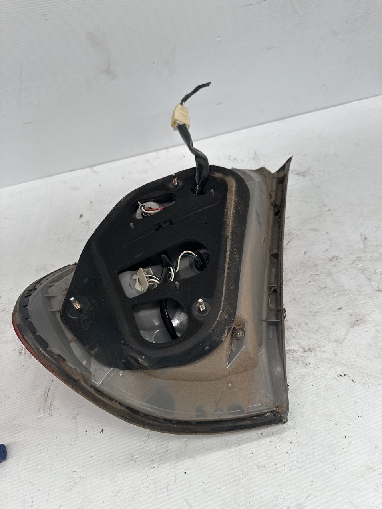 Lh Tail Light photo 2