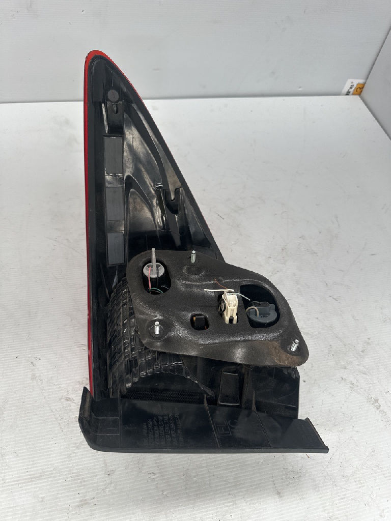 Lh Tail Light photo 3