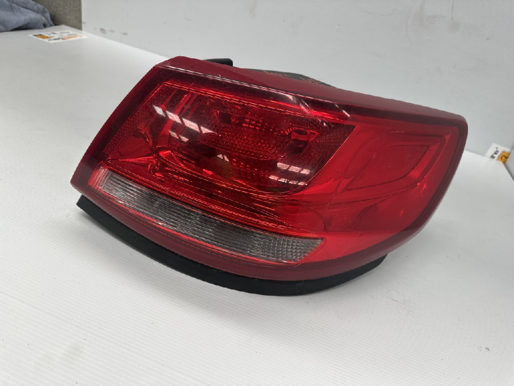 RH tail light photo 2