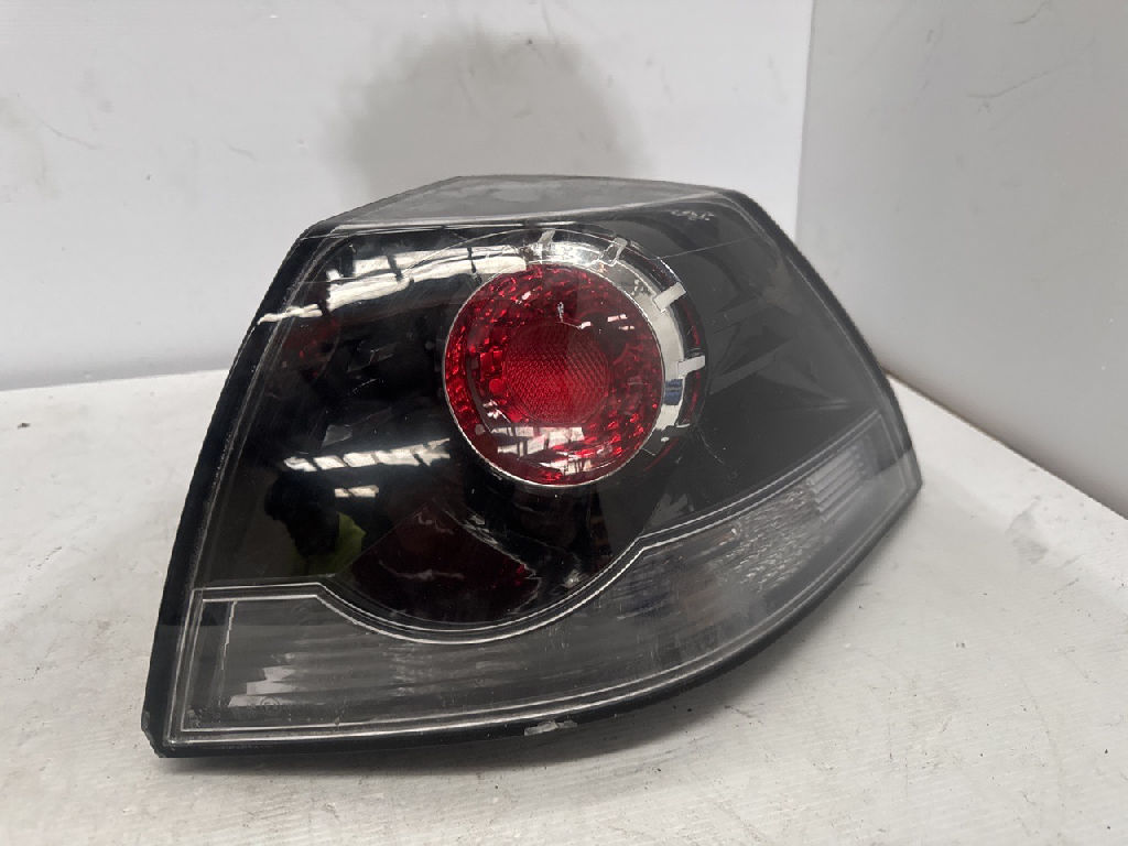 RH tail light photo 2