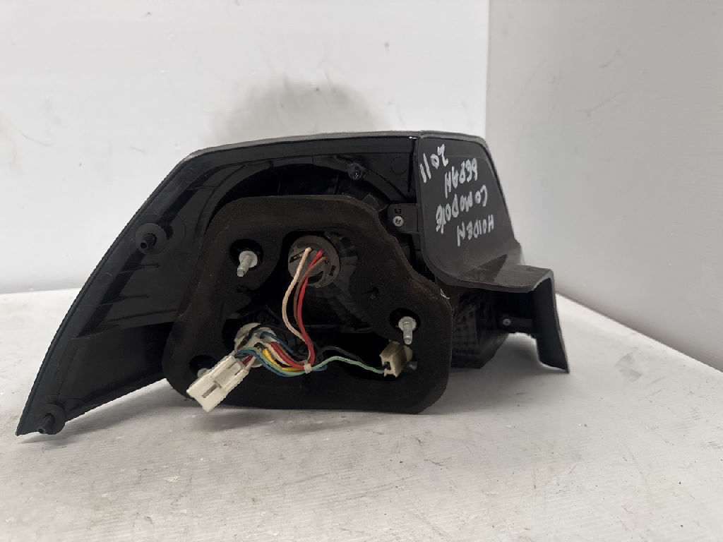 RH tail light photo 3