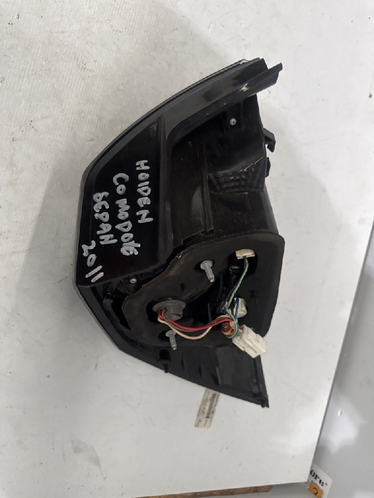 RH tail light photo 4