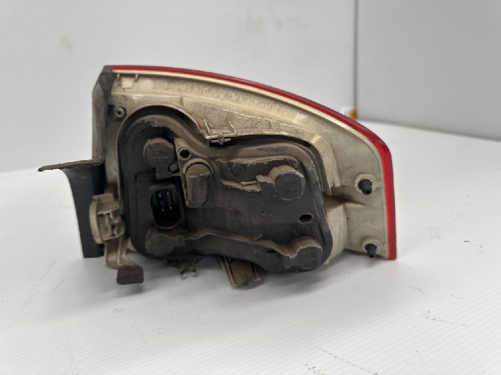 Lh Tail Light photo 2